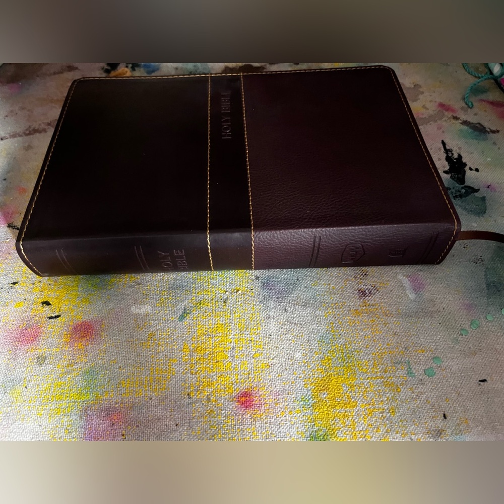 NKJV Deluxe Gift Bible - Brown - Picture 6 of 9